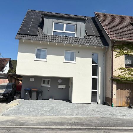 Stylisches Maybach Appartement Mit Terrasse Fuer 5 Personen, 5 Betten, Grosse Kochinsel, Homeoffice Mit 250Mbit Wlan Aidlingen Exterior foto