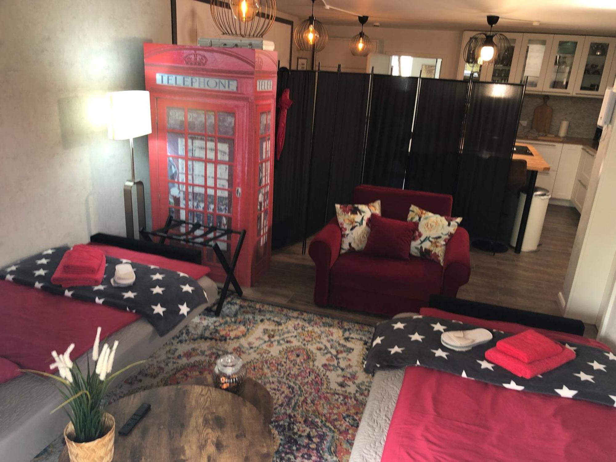 Stylisches Maybach Appartement Mit Terrasse Fuer 5 Personen, 5 Betten, Grosse Kochinsel, Homeoffice Mit 250Mbit Wlan Aidlingen Exterior foto